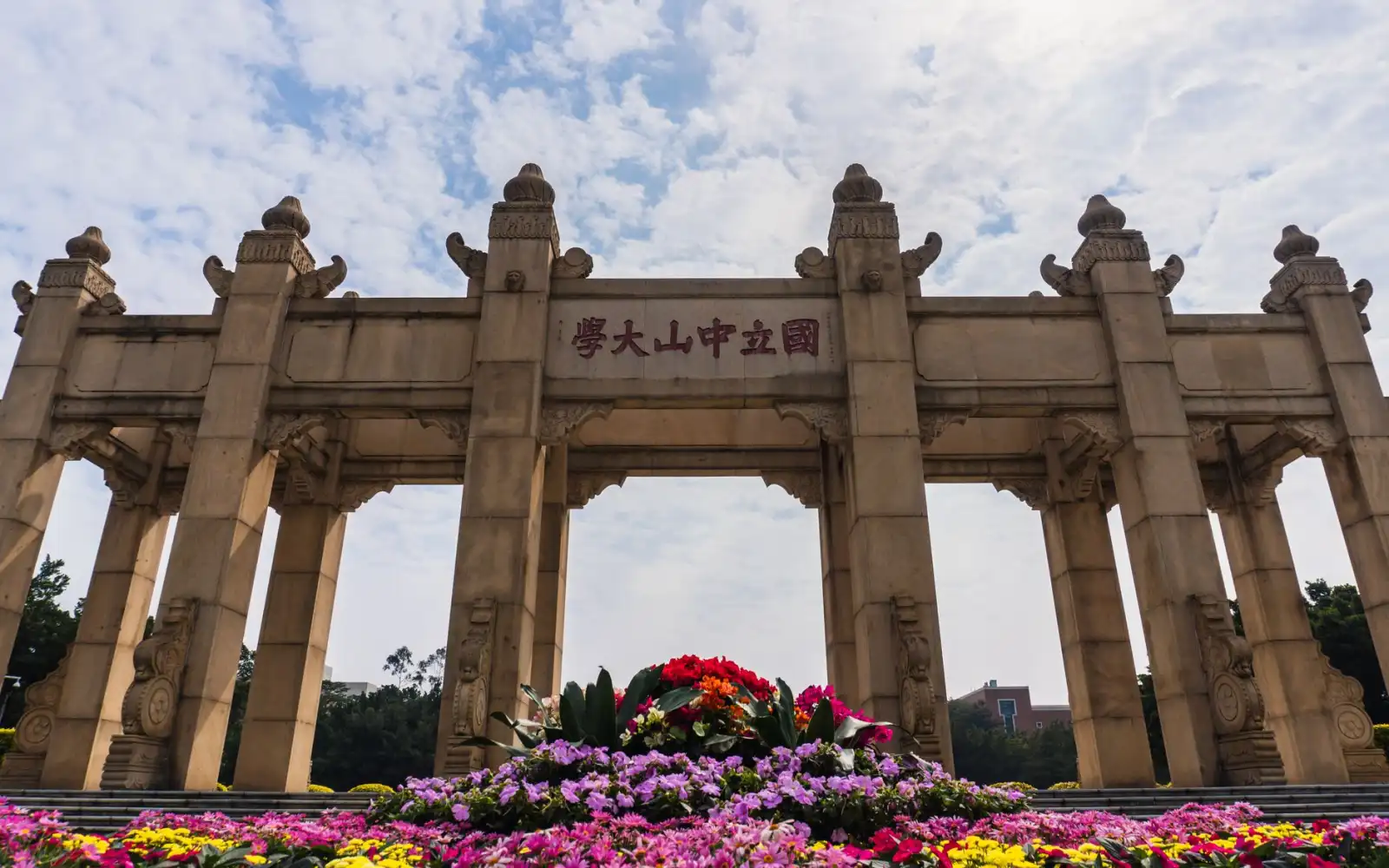 平面设计在品牌传播中的应用：重庆企业如何通过海报设计提升市场影响力