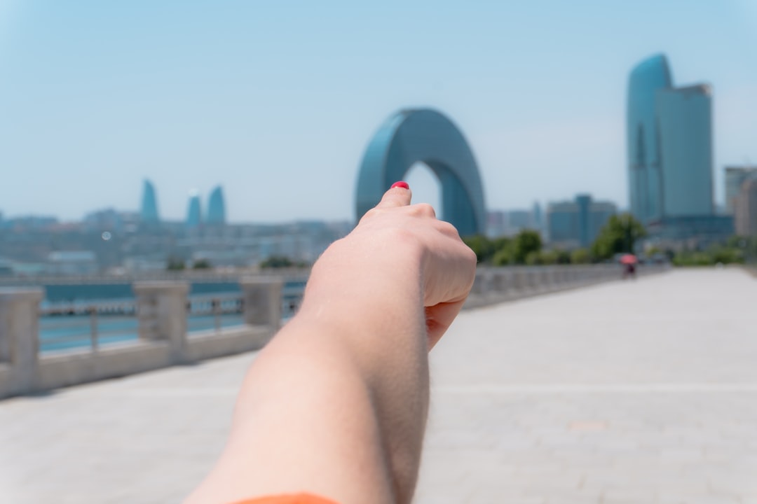企业宣传单与折页设计材质对比：铜版纸与特种纸的应用效果分析