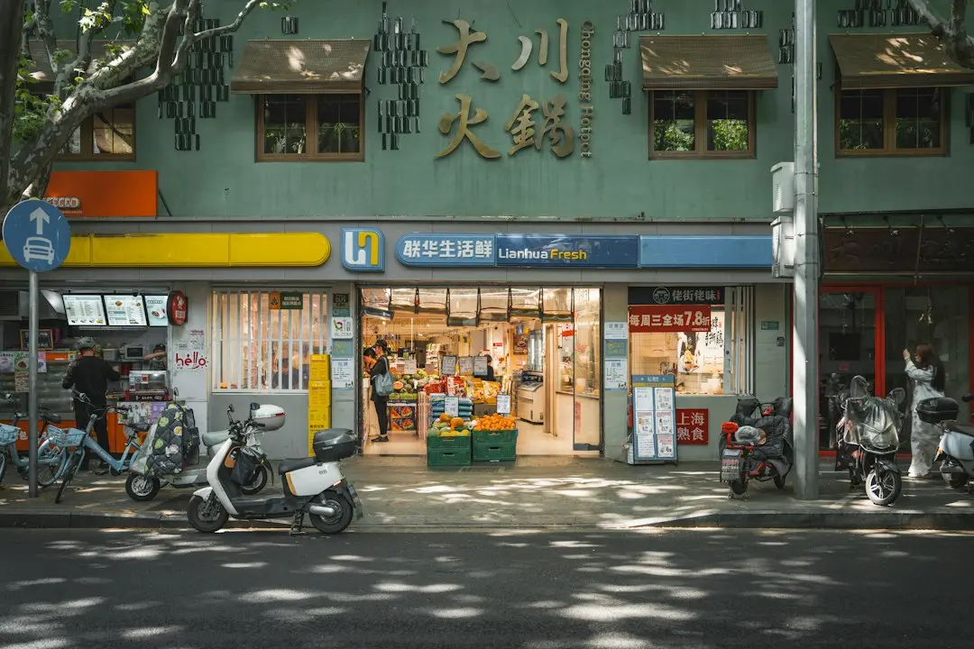 海报与折页设计中的色彩管理及印刷工艺选择指南